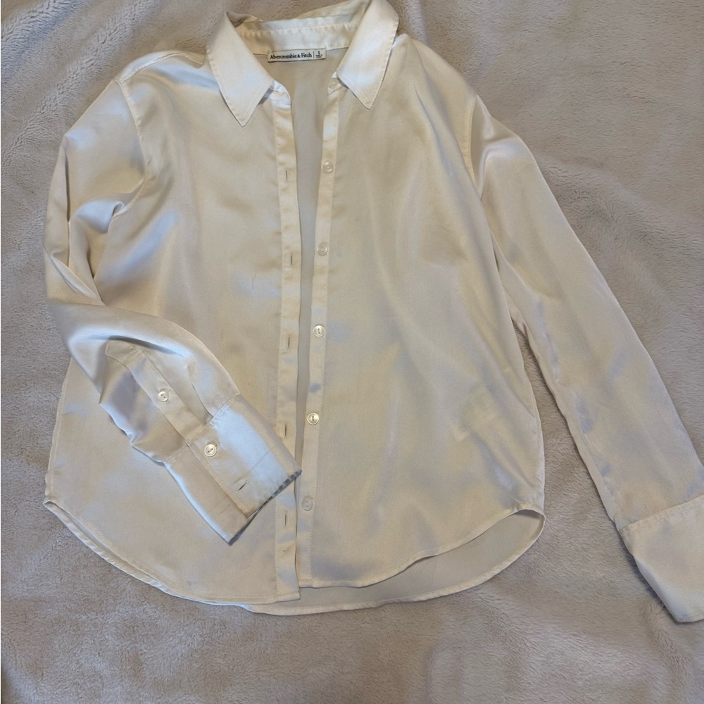 Abercrombie & Fitch Women’s Off-White Button Down Satin Shirt